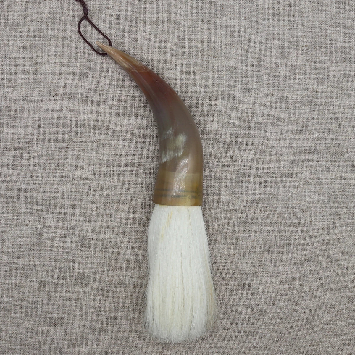 brosse peinture traditionnelle cordelette poils naturels marbrés noir blanc gris