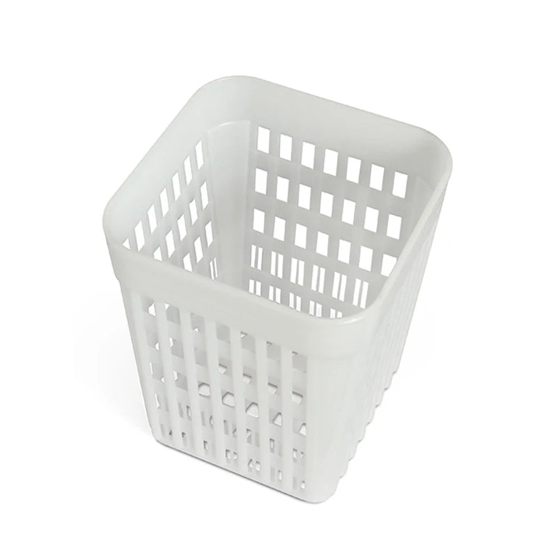 panier blanc minimaliste rangement couverts fourchettes ciseaux moderne organisation cuisine grille ajour
