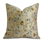 coussin décoratif rectangulaire brodé motif floral feuilles couleur beige clair maison siège voiture