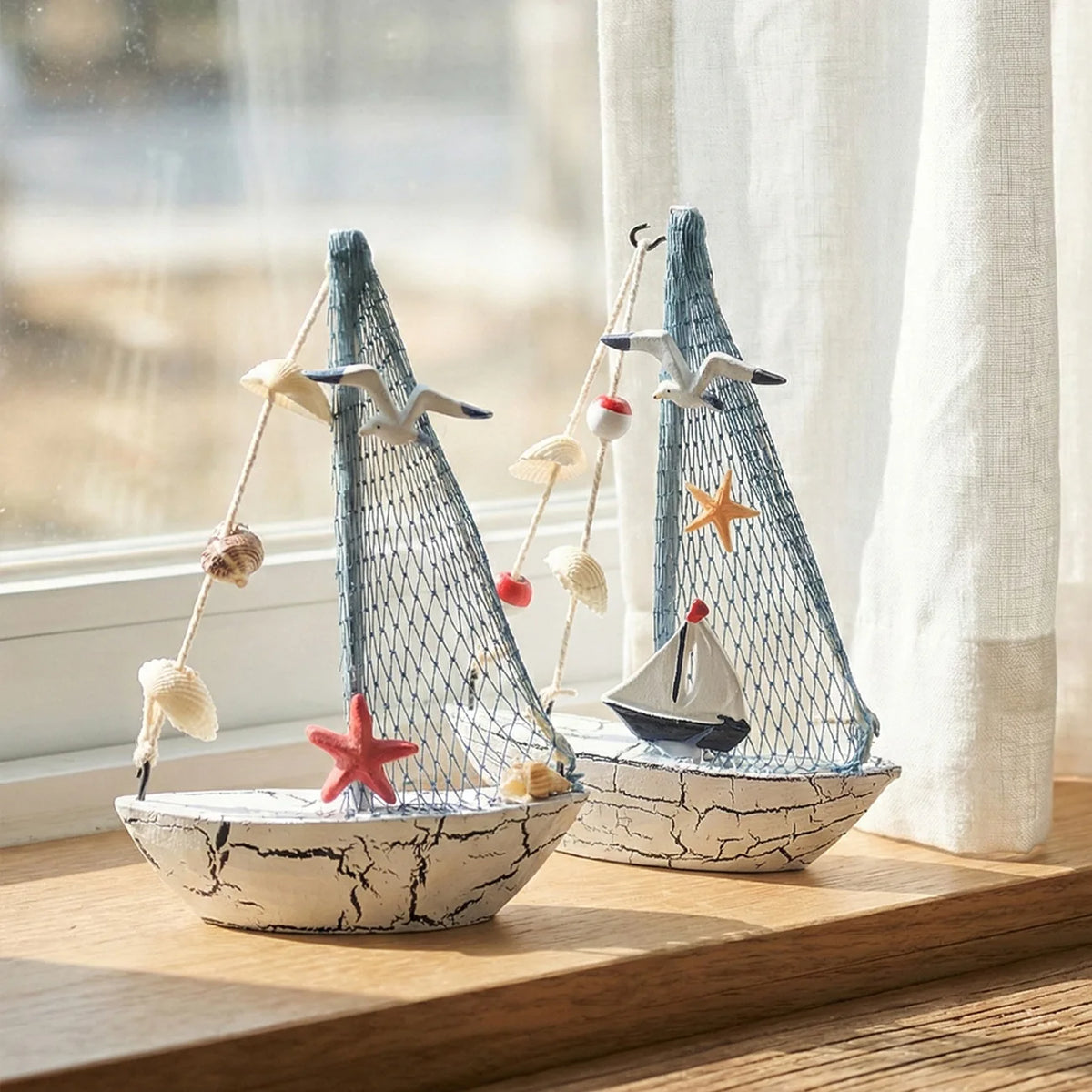 bateau miniature décoratif coquillages étoile mer oiseaux marin blanc bleu rouge beige gris craquelé
