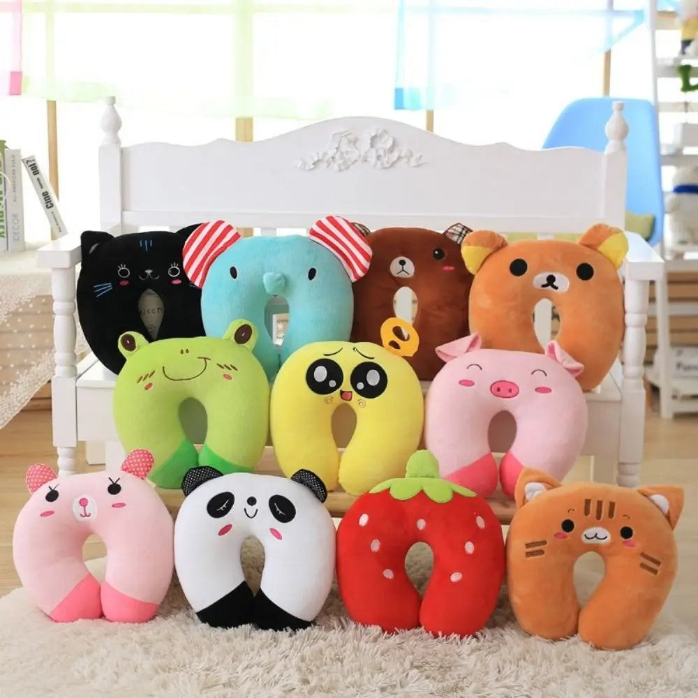 coussin voyage couleurs noires vertes roses blanches rouges orangées motifs animaux cartoon