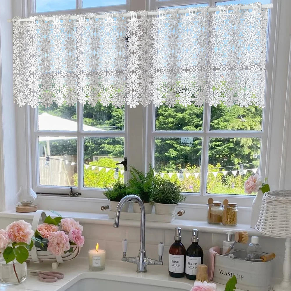 rideau dentelle florale blanc translucide vintage shabby chic rustique motif marguerites chambre cuisine