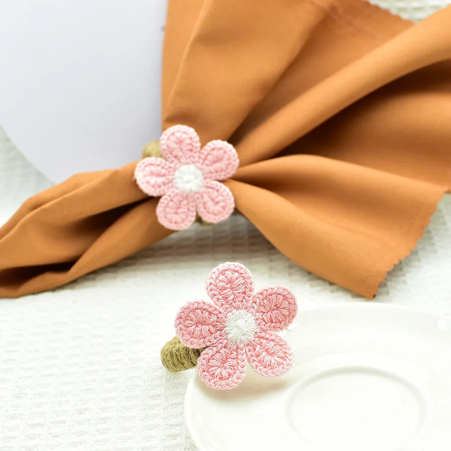 porte serviettes décoratifs fleurs crochetées corde tressée rose beige blanc rustique floral