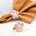 porte serviettes décoratifs fleurs crochetées corde tressée rose beige blanc rustique floral