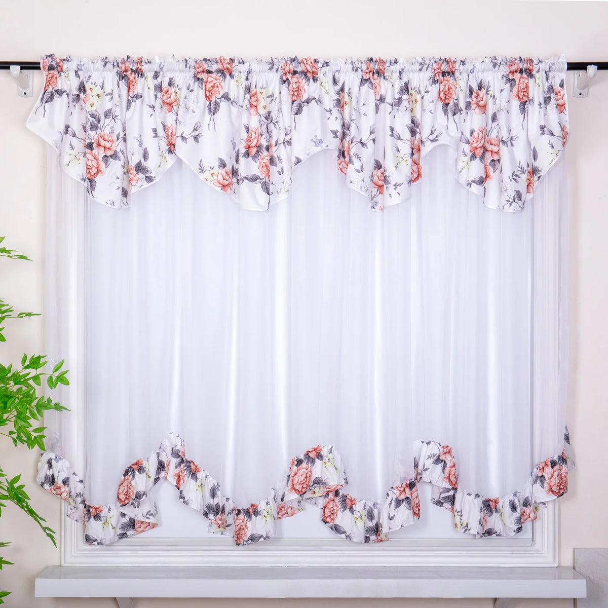 rideau floral fleurs roses feuilles vertes fond blanc translucide classique salon maison