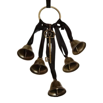 décoration cloche porte dorée vintage ruban noir clé ornement protection maison anneaux métalliques rustique