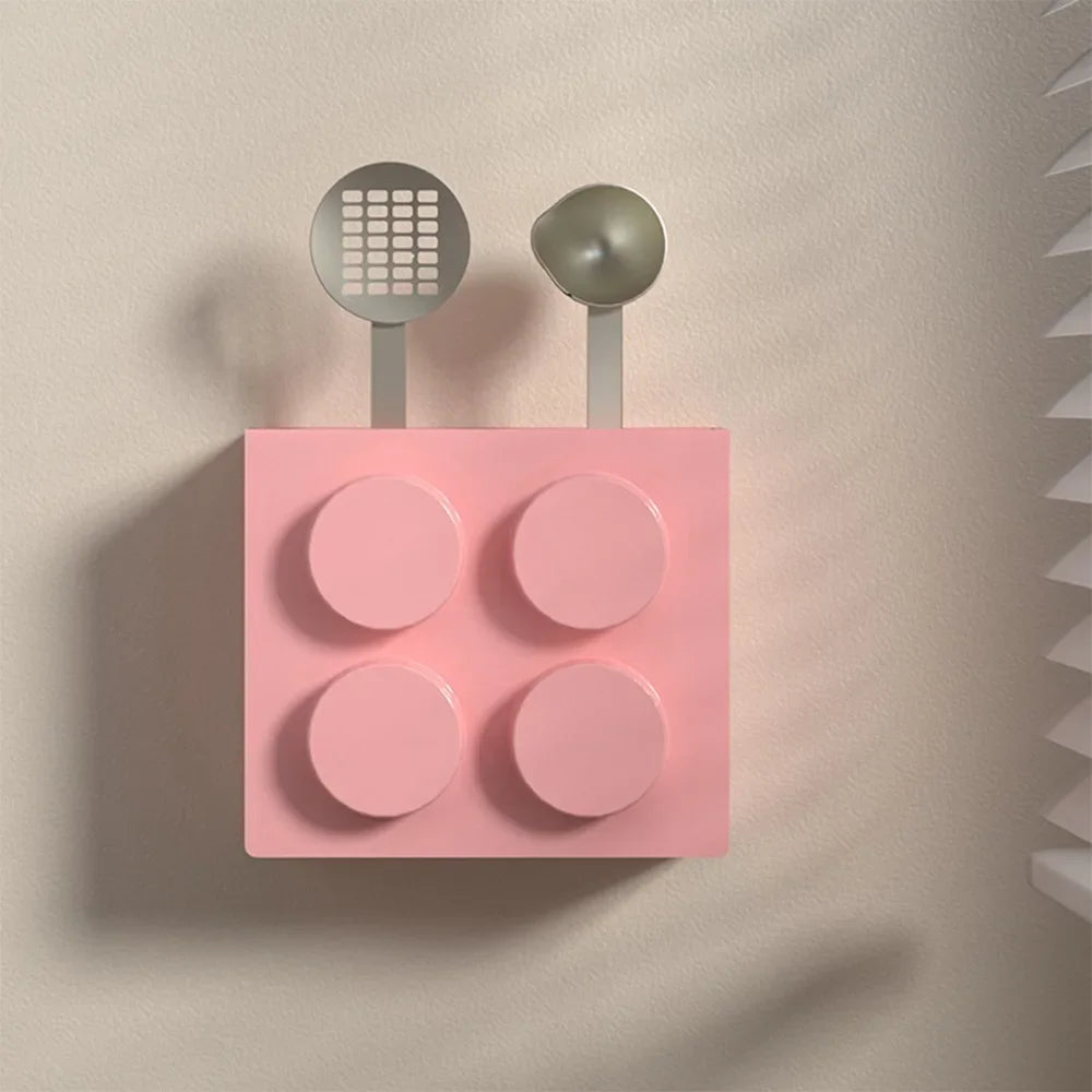 boîtes rangement magnétiques rouge jaune bleu vert blocs lego couteau pince spatule brosse moderne