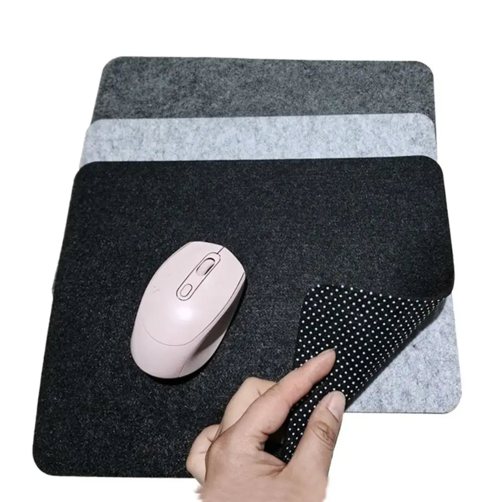 tapis souris feutre gris clair foncé pois blancs moderne minimaliste adhésif maison