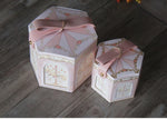 boîtes cadeau hexagonales chevaux carrousel bleu rose rouge occasion fête vintage romantique boucle métallique