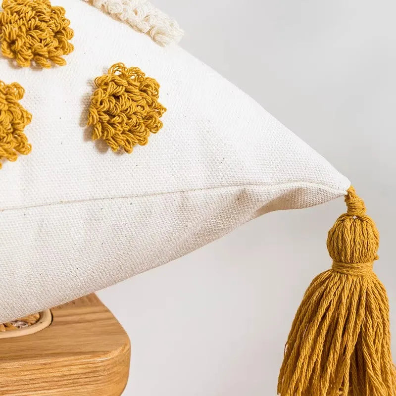 housse coussin carré boho chic motifs géométriques pompons couleur neutres décor maison