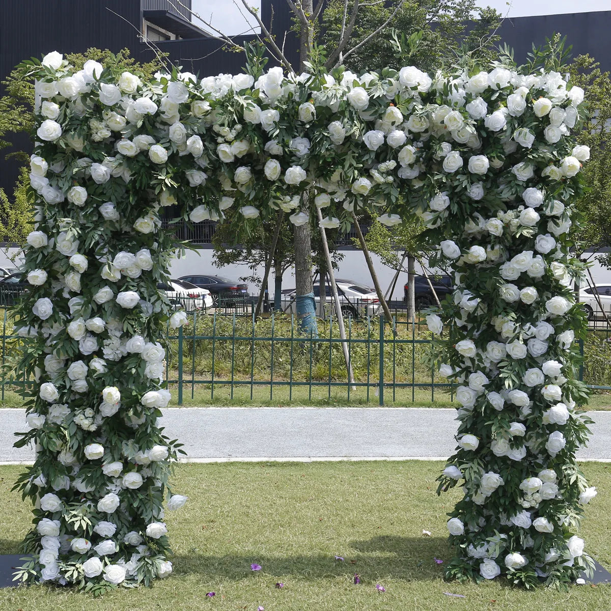 arche decorative fleurs artificielles blanc vert decoration mariage anniversaire intérieur extérieur