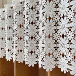 rideau dentelle florale blanc translucide vintage shabby chic rustique motif marguerites chambre cuisine