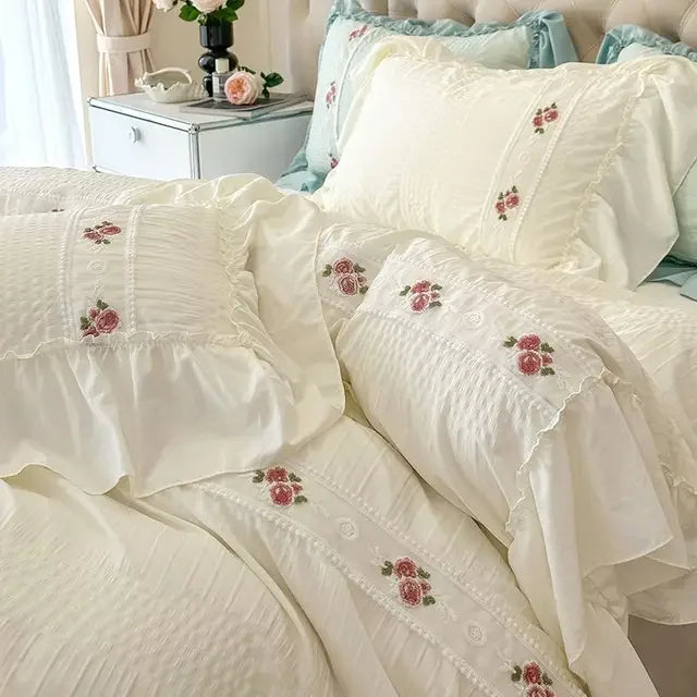ensemble literie violet romantique broderies florales taies d'oreiller drap housse couette rose blanc vintage