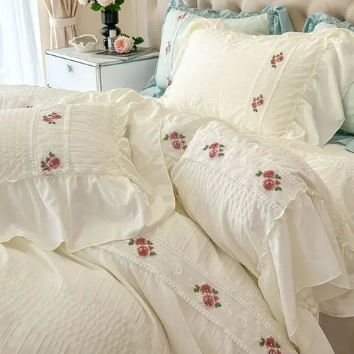 ensemble literie violet romantique broderies florales taies d'oreiller drap housse couette rose blanc vintage