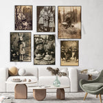 Une collection d'illustrations vintage en noir et blanc représentant des animaux anthropomorphiques dans différentes scènes surréalistes, créant une ambiance unique et évocatrice dans l'espace.