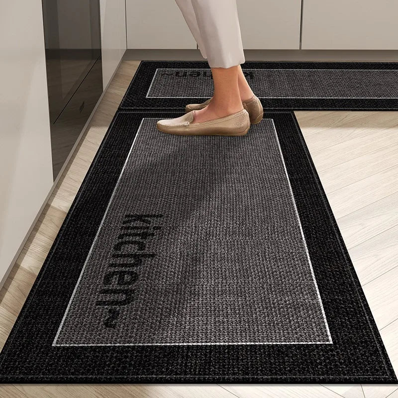 Tapis d'entrée gris et noir avec logo de l'entreprise.