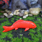 ornements poissons koi résine rouge orange bleu blanc réaliste decoration extérieure jardin statues diy