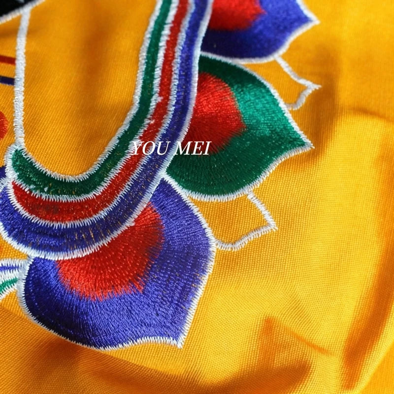 rideau tibétain brodé motifs géométriques tissu coloré jaune rouge vert bleu blanc orange