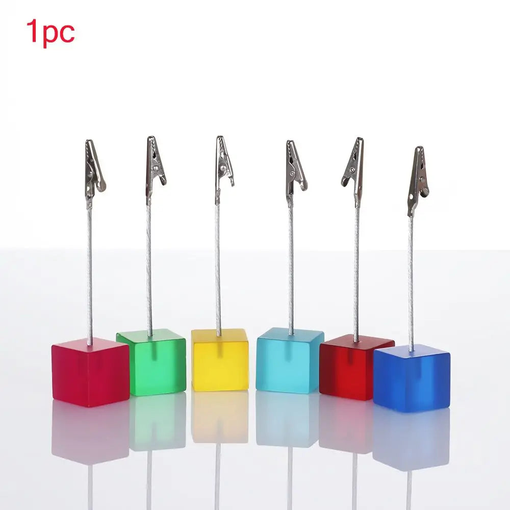 porte cartes photo pince cube coloré moderne minimaliste rouge vert jaune bleu ciel orange