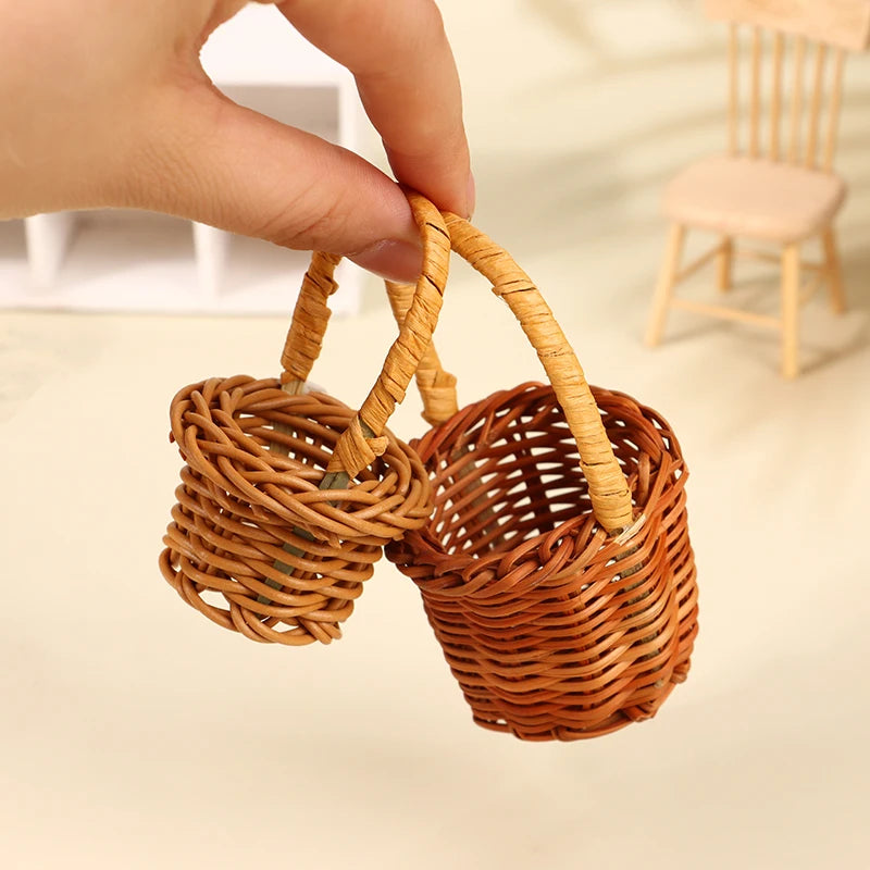 panier tressé marron clair blanc traditionnel poignées enfant rangement maison jeu simulation 12ans fantaisie