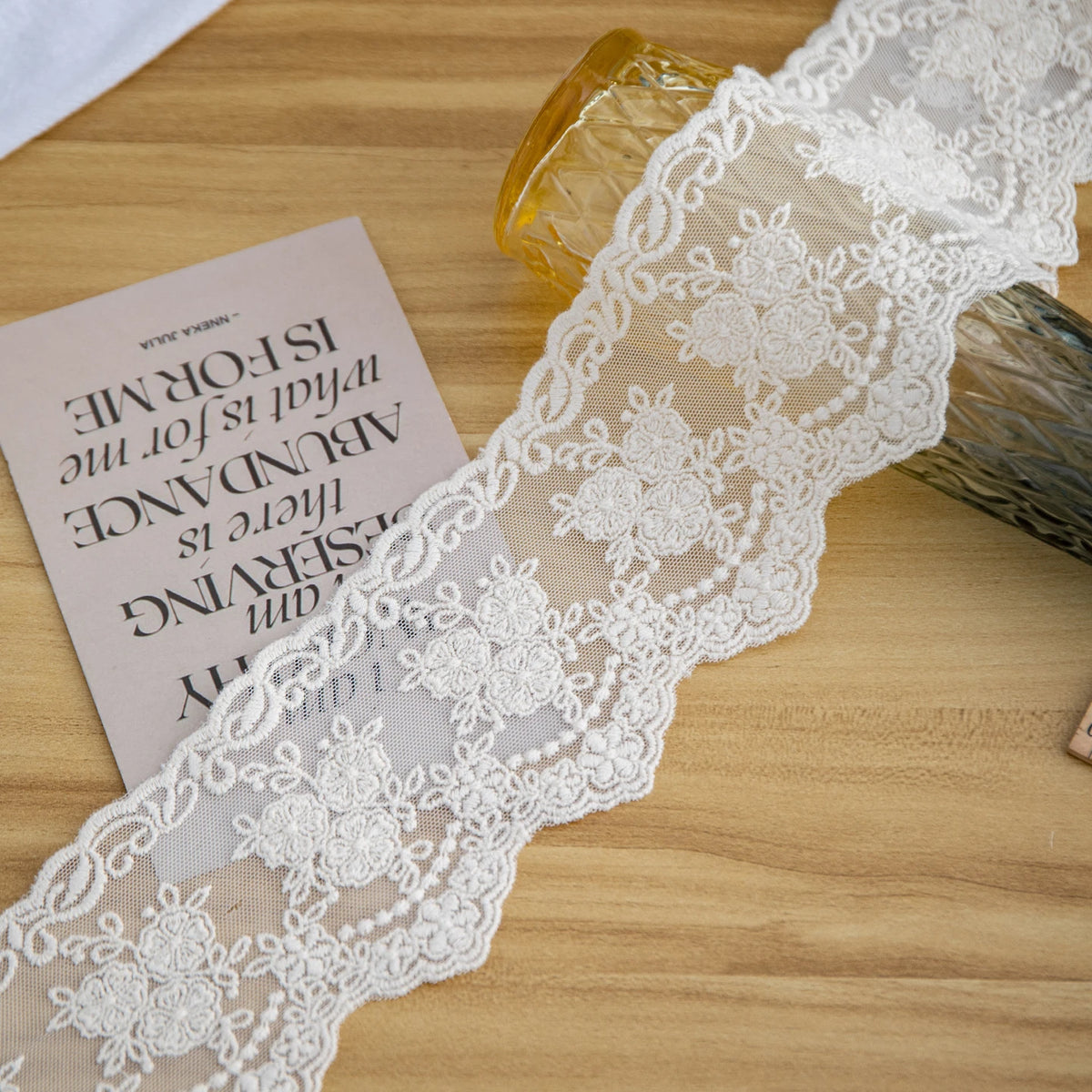 ruban dentelle fleurs blanc mariage classique accessoire couture decoration robe franges