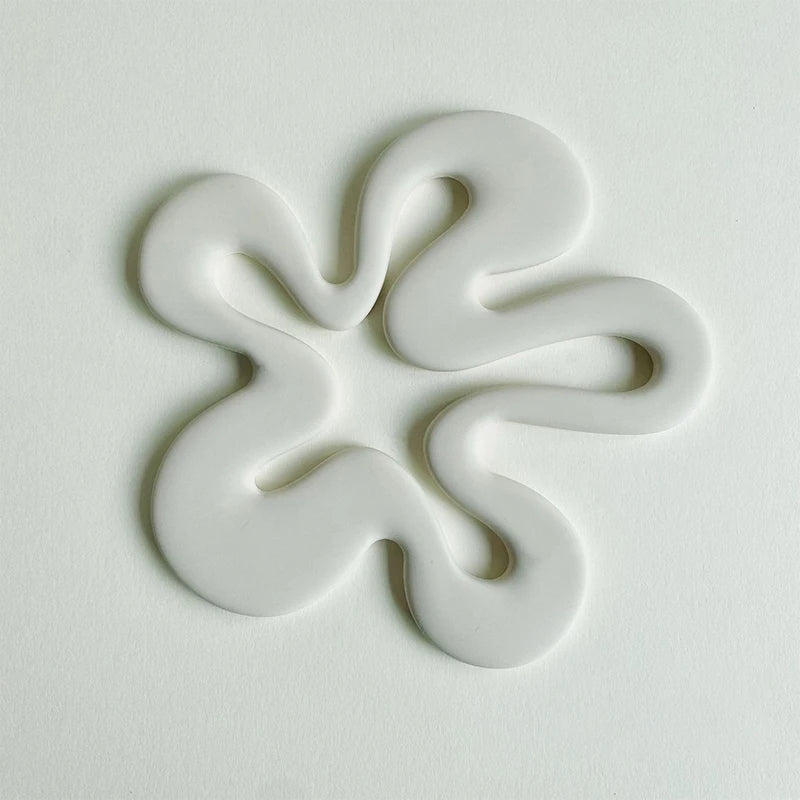 accessoires bijouterie motif floral gris vert noir rose blanc contemporain minimaliste