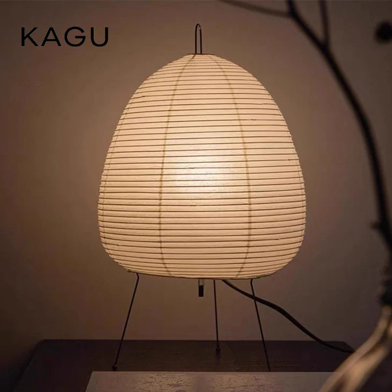 lampe table moderne blanc rayures horizontales fines opacité tringles noires câble noir led étude