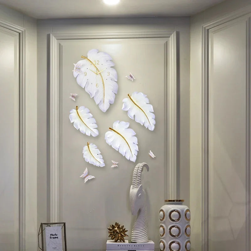 Horloge 3D moderne grise accrochée au mur d'une chambre à coucher