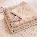 couette d'été légère enfant beige motifs fleurs feuilles coton doux décorative chambre enfant