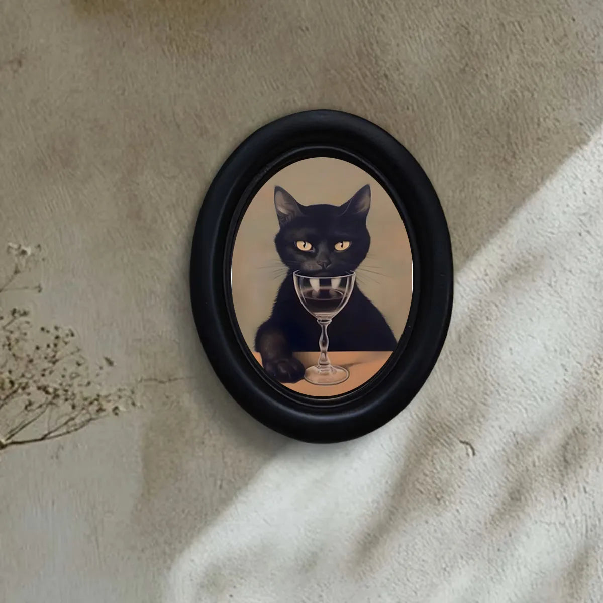 cadre photo ovale chat noir verre vin élégant bar restaurant décoration murale classique ornement