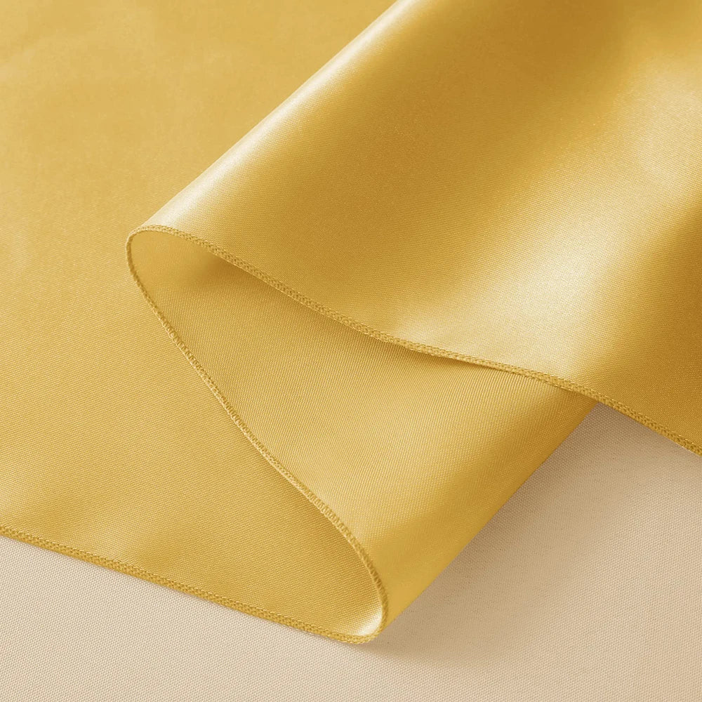 nappe satinée jaune doré blanc turquoise décoration table festive mariage événement spécial rubans décoratifs