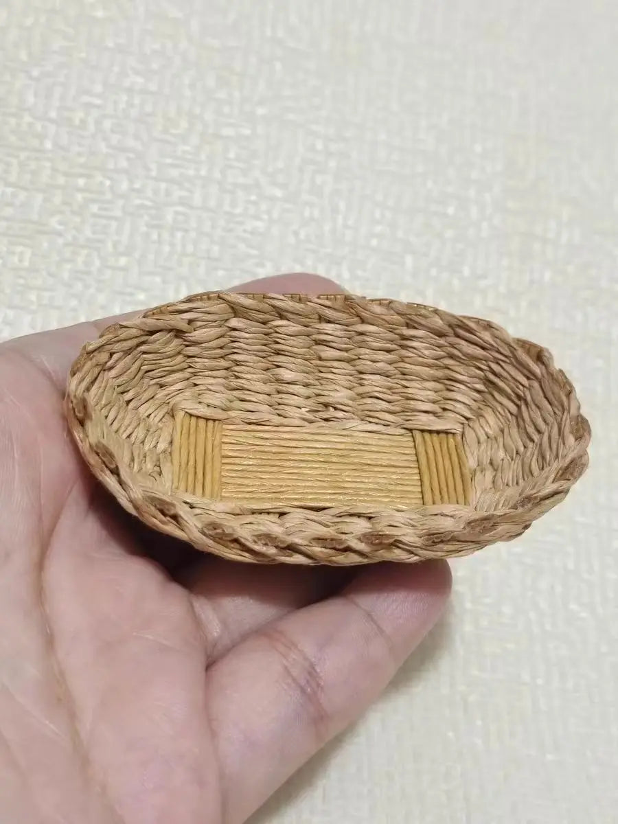 miniature panier osier rustique accessoires maison poupée décoration rangement paille naturel artisanal
