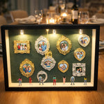 cadre mural classique orné noir rouge vert blanc figurines humaines transparent baroque