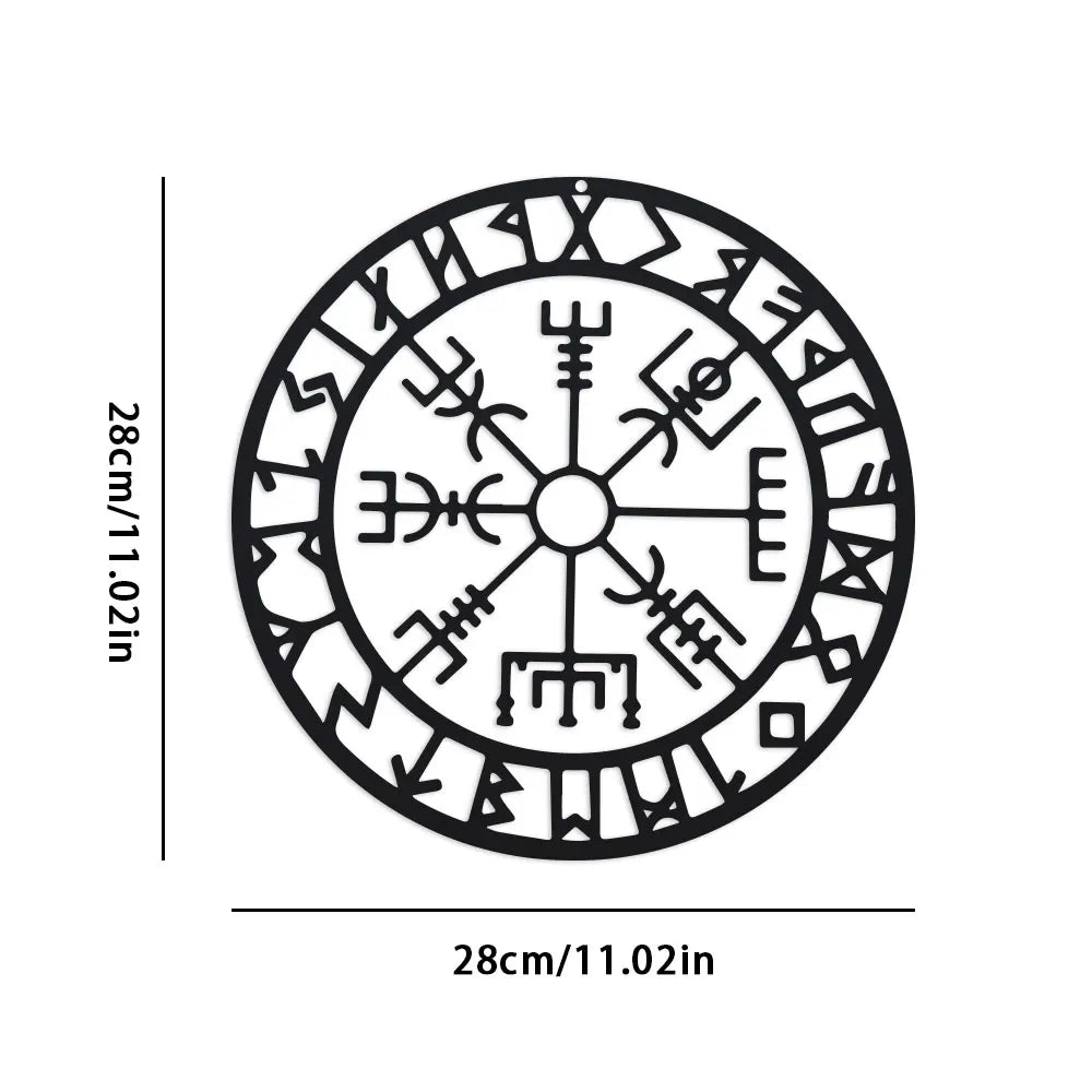 horloge murale noire symboles anciens motifs géométriques artisanal métal vieilli