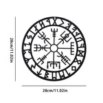 horloge murale noire symboles anciens motifs géométriques artisanal métal vieilli