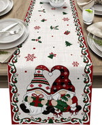 Chemin de table joliment décoré de motifs et personnages de Noël, avec des cloches, flocons de neige, arbres et cadeaux.