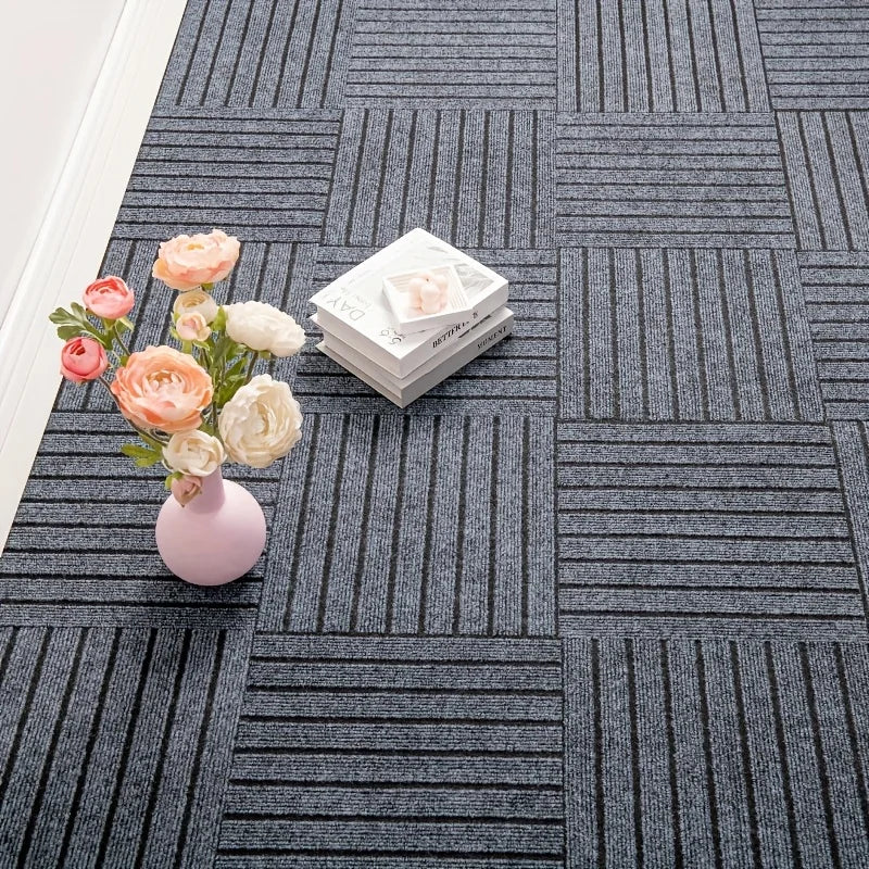 tapis auto adhésifs gris foncé rayures verticales moderne 30x30cm amovibles sol