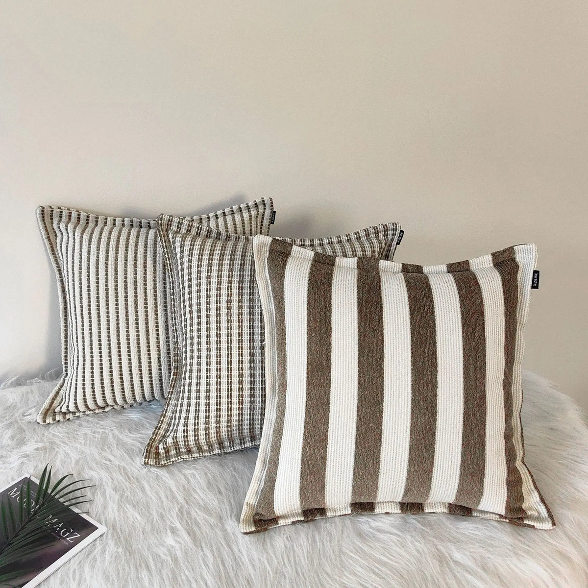 housses coussin polyester rayées beige marron modernes adhésives lit dimension 30x50cm 45x45cm decoration interieur