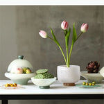 ensemble vaisselle céramique vert clair tasses bol carafe couvercle plateau fruits bougie fleur artificielle