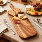 planche découper bois rectangle hachage fromage fruits assiettes tasses vaisselier jus d'orange