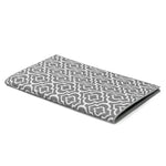 tapis cuisine gris blanc motif géométrique moderne assiettes verres couverts bol cuillère assaisonnement 50cm
