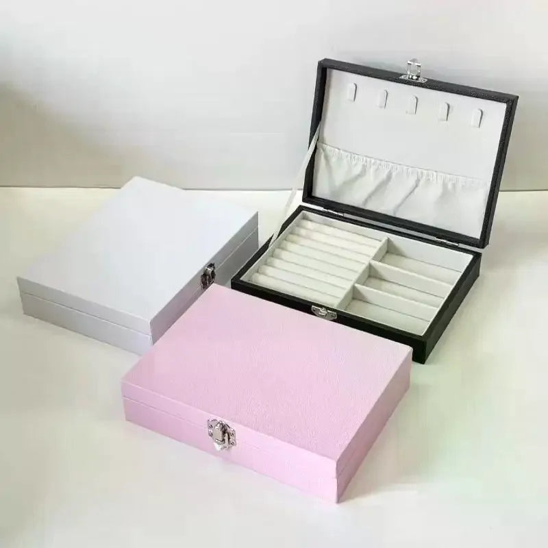 boîte bijoux simili cuir noir blanc rose compartiments cadenas classique organisation sécurité