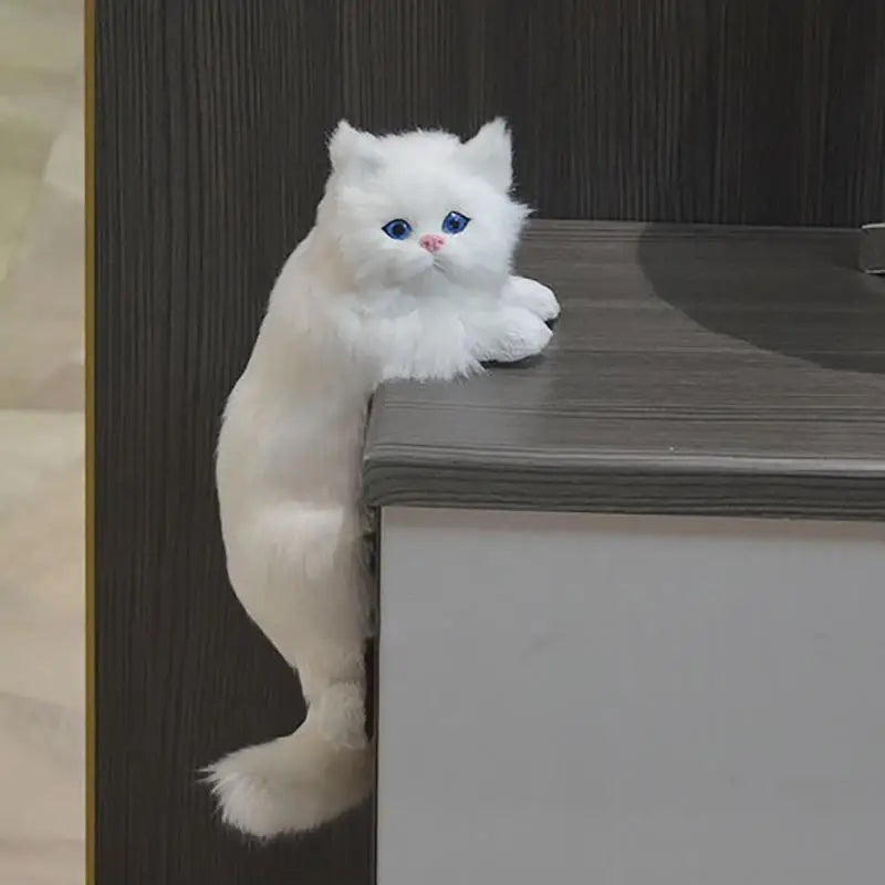 jouet chat peluche blanc bleu orange noir fourrure réaliste décor maison adhésif suspendu doux