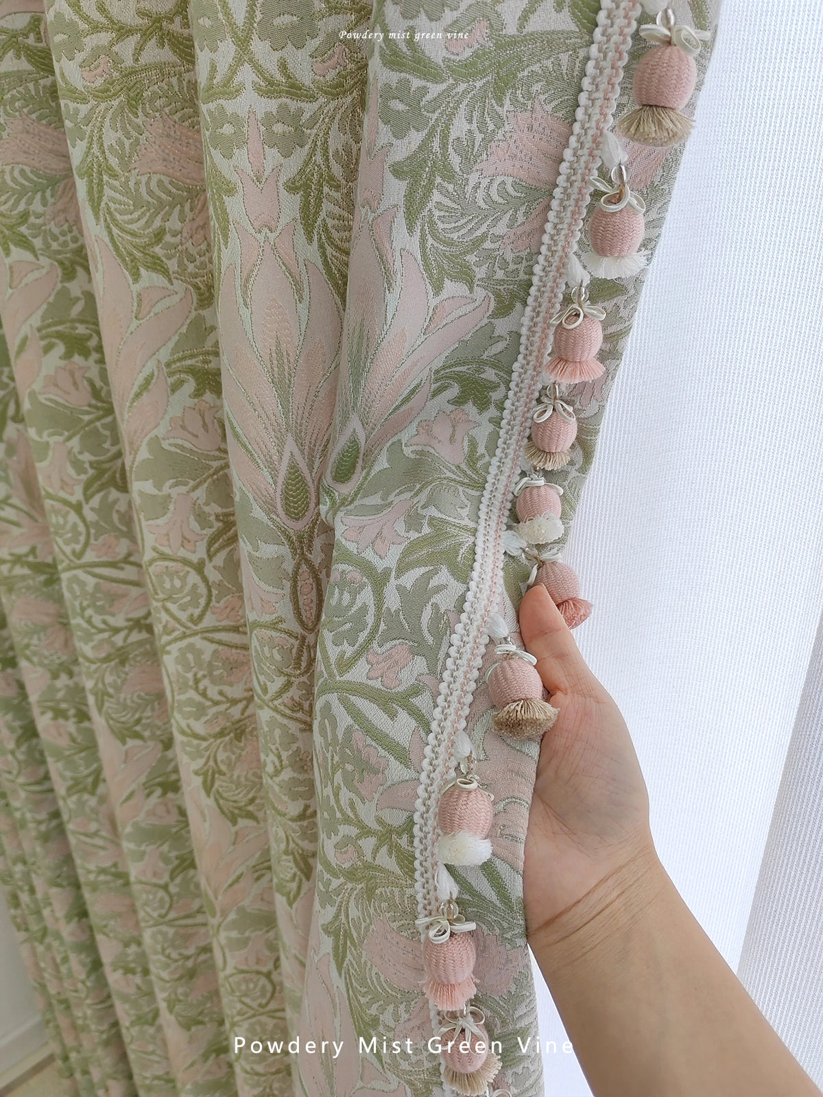 rideau floral opaque polyester brodés vert pastel rose pâle classique rubans boules déco