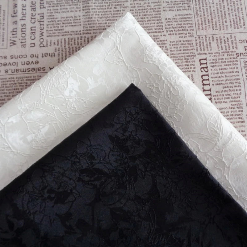 tissu brodé floral relief blanc noir résistant abrasion 145cm largeur tissu cérémonie simple