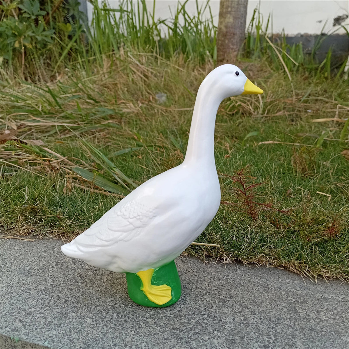 statue canard blanc jaune vert jardin décoration intérieur figurine animaux gobelet plumes