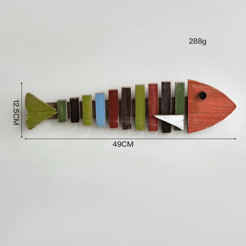 décoration murale poissons bois couleurs vives artisanal thème océan vintage