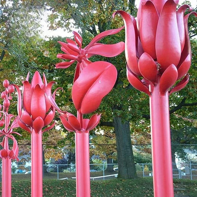 sculpture métal fleur dorée abstraite extérieure art floral argenté moderne
