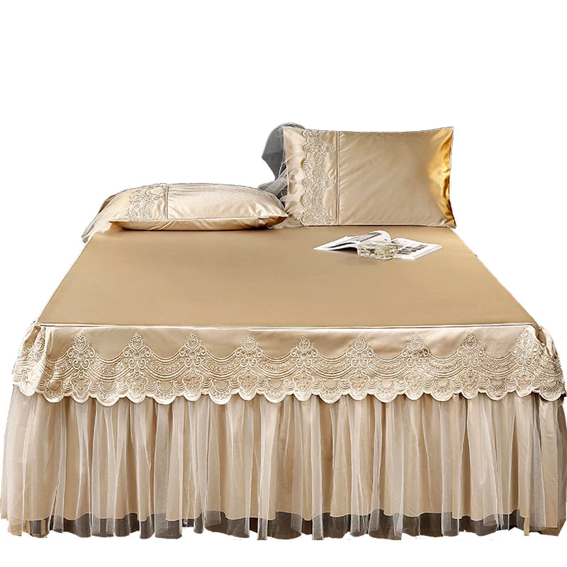 drap lit beige clair broderie fine satiné élégant oreillers taies assorties