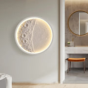 lampe murale moderne blanche surface lunaire texturée minimaliste ambre élégante chambre salon